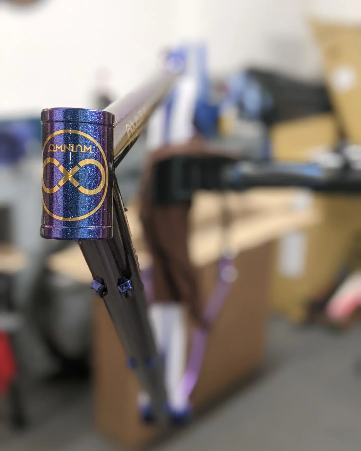 We are building up an @omniumcargo CXC , it's a XS frame size, 1x10 drive train, hydraulic brakes... But what might catch your eye is that it's the prettiest colour ever. Blurpel! And it's even better in real life.
This one is not a cargo bike. Omnium makes other frame types too. Get in touch for more details
#omnium #bikerepair #newbikeday #builditup #newride #blurpel #soshiny #beautiful #coolbikewhodat #bikeshop #werkstatt