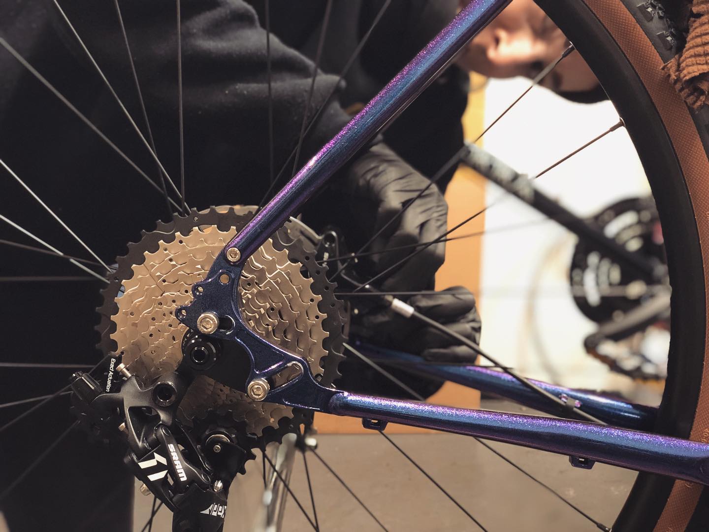 workshop view 🔧 👀
.
.
.
.
. #bikerepair #bikerepairshop #feministbikeshop #bikeworkshop #cycling #bicycle #velopeaches #alsergrund #fahrradwien #bikelove #commuting #vienna #biketools #bikerepairtools #bike #bikemechanic #cyclinglive #bikerepairshoplife #bikemechanics #bikecommmnity #shoplocal